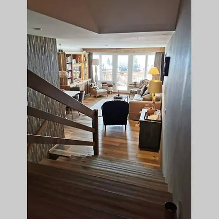 Beautiful Entirely Renovated Near The Center *